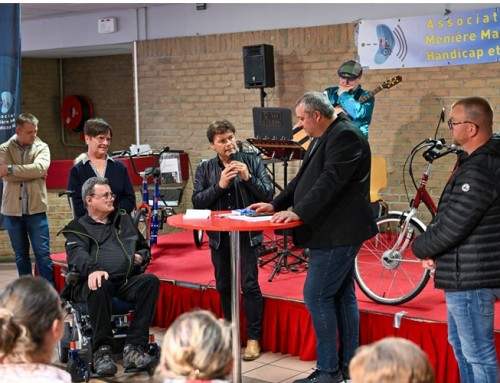 Remise officielle de dons organisée par l’association Menière Marfan Handicap e…